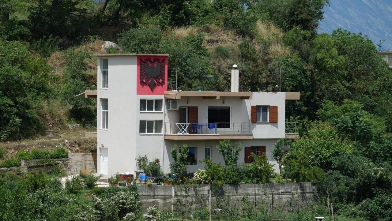 Eagle House Villa Permet Bagian luar foto