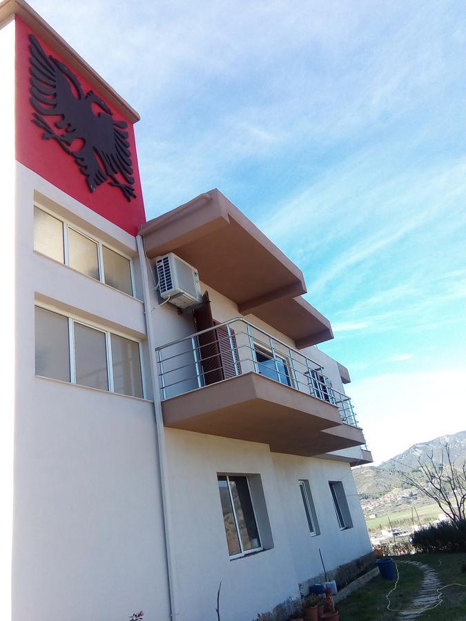Eagle House Villa Permet Bagian luar foto